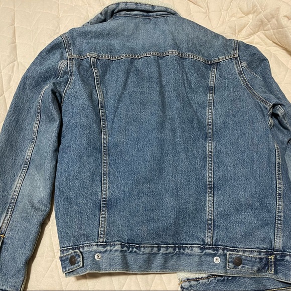 Mens Denim Sherpa Jacket. WORN ONCE - Picture 3 of 3